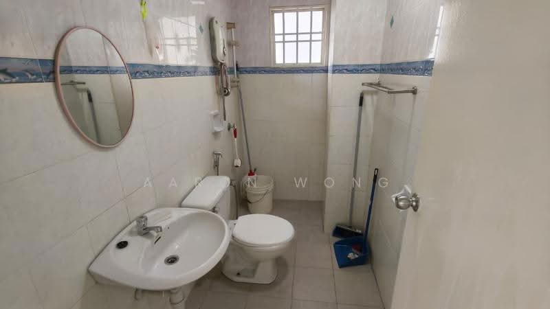 Pangsapuri untuk Dijual di Jalil Damai Apartments - Aaron Wong - Bathroom - PropertyGuru.com.my