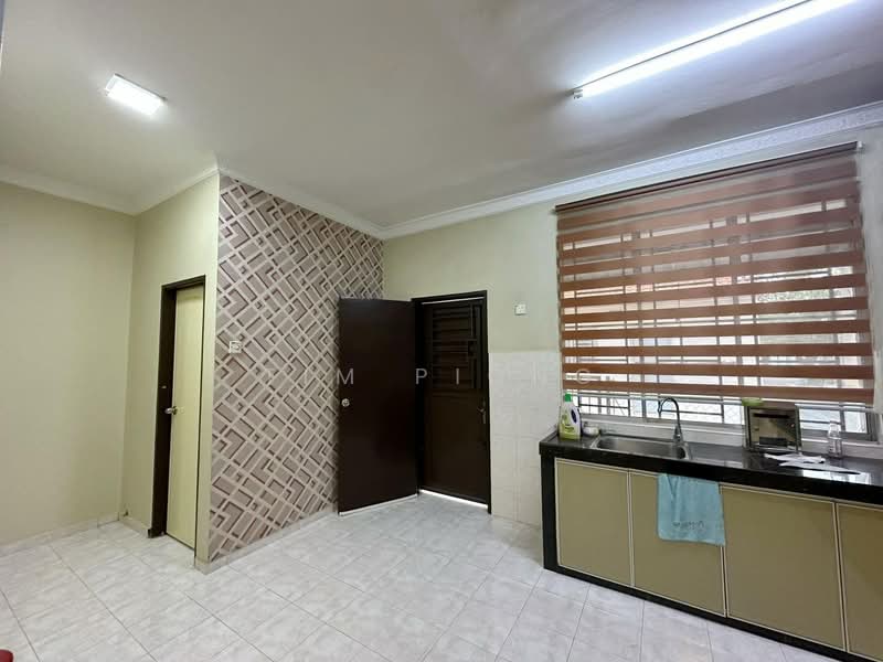 Rumah Teres 2 Tingkat untuk Dijual di Taman Angkasa Nuri (Durian Tunggal) - Tim Piong - Kitchen - PropertyGuru.com.my