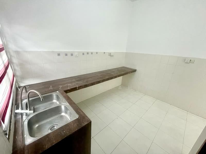 2-storey Terraced House for Sale in Bandar Teknologi Kajang (Kajang) - Azli Ibrahim - Kitchen - PropertyGuru.com.my