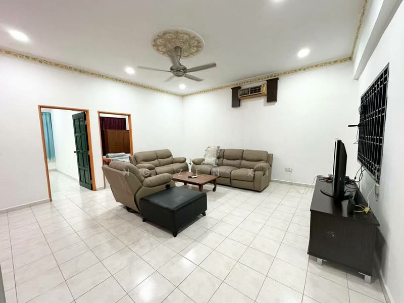 Kedai / Pejabat untuk Dijual di Taman Senai Utama (Kulai) - NG ZEN XI - Living Room - PropertyGuru.com.my