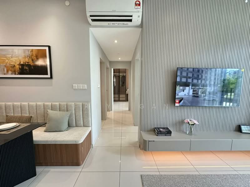 Servis Apartment untuk Dijual di Topaz @ Crest@Austin - Freya Gan - Living Room - PropertyGuru.com.my
