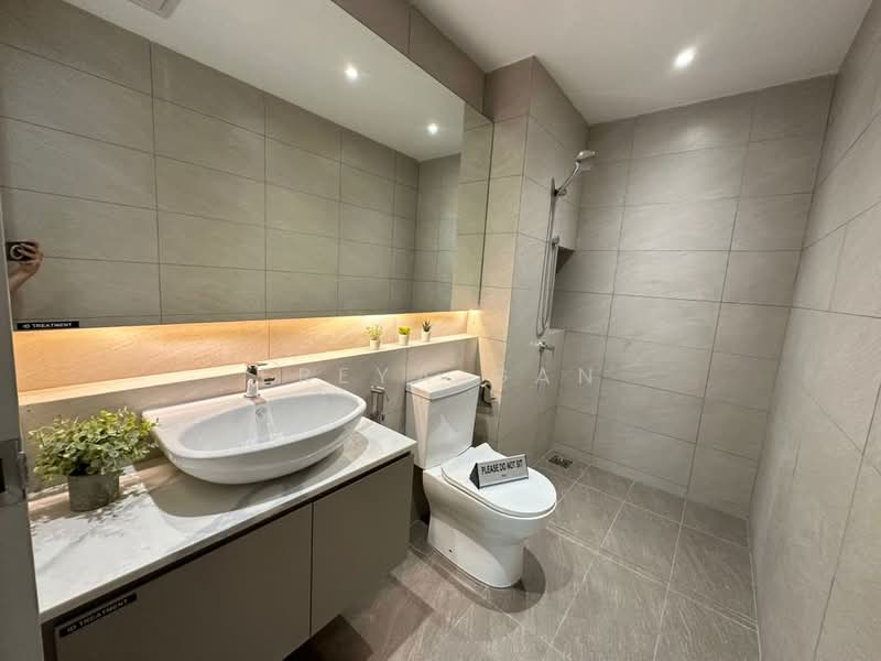 Servis Apartment untuk Dijual di Topaz @ Crest@Austin - Freya Gan - Bathroom - PropertyGuru.com.my