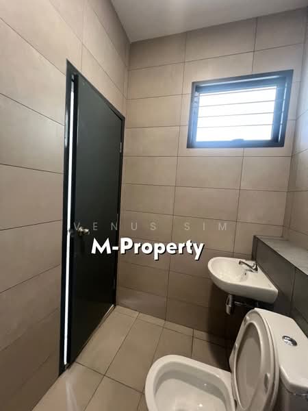 Rumah Teres 2 Tingkat untuk Disewa di Bandar Rimbayu (Telok Panglima Garang) - Venus Sim - Bathroom - PropertyGuru.com.my