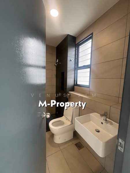 Rumah Teres 2 Tingkat untuk Disewa di Bandar Rimbayu (Telok Panglima Garang) - Venus Sim - Bathroom - PropertyGuru.com.my