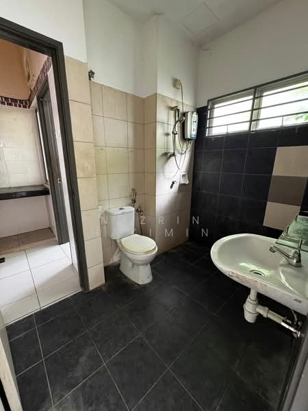 Rumah Teres 2-Tingkat untuk Dijual di Bandar Tasik Puteri (Rawang) - Nazrin Hakimin - Bathroom - PropertyGuru.com.my