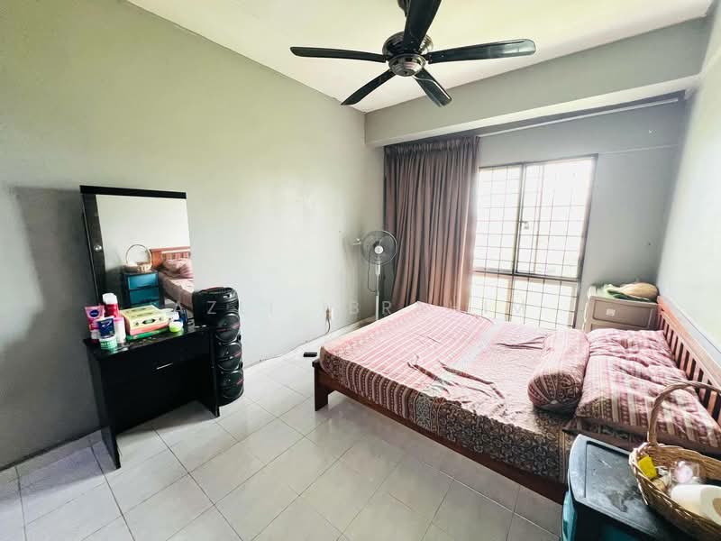 Pangsapuri untuk Dijual di Abadi Indah - Azli Ibrahim - Bedroom - PropertyGuru.com.my