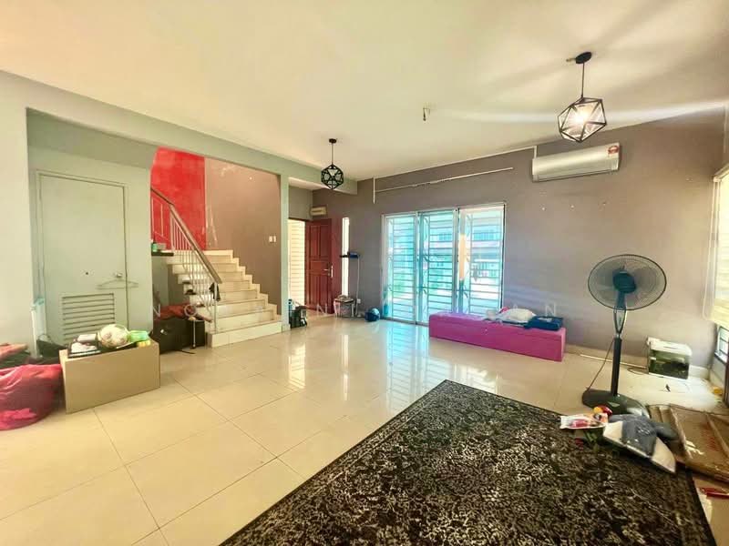 Rumah Banglo untuk Dijual di Shah Alam (Selangor) - Noraini Dahan - Living Room - PropertyGuru.com.my