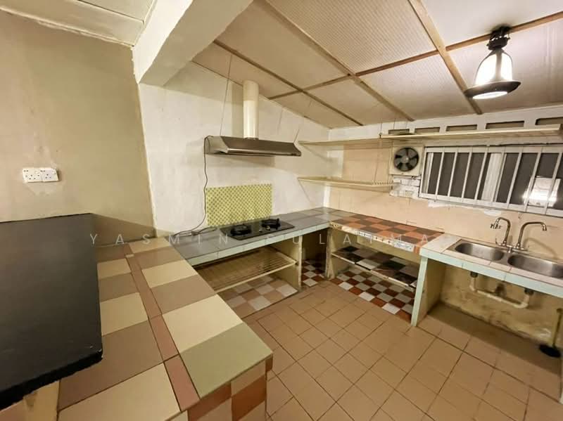 1-storey Terraced House for Sale in Taman Salak Jaya (Salak South) - Yasmin Sulaiman - Kitchen - PropertyGuru.com.my