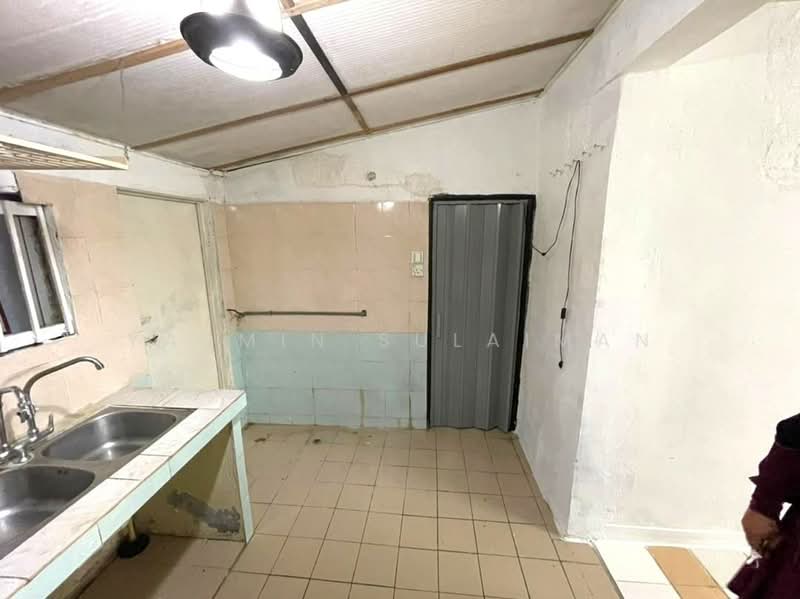 1-storey Terraced House for Sale in Taman Salak Jaya (Salak South) - Yasmin Sulaiman - Kitchen - PropertyGuru.com.my