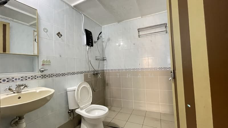 2-storey Terraced House for Rent in Taman Seputeh (Seputeh) - Alex Tham - Bathroom - PropertyGuru.com.my