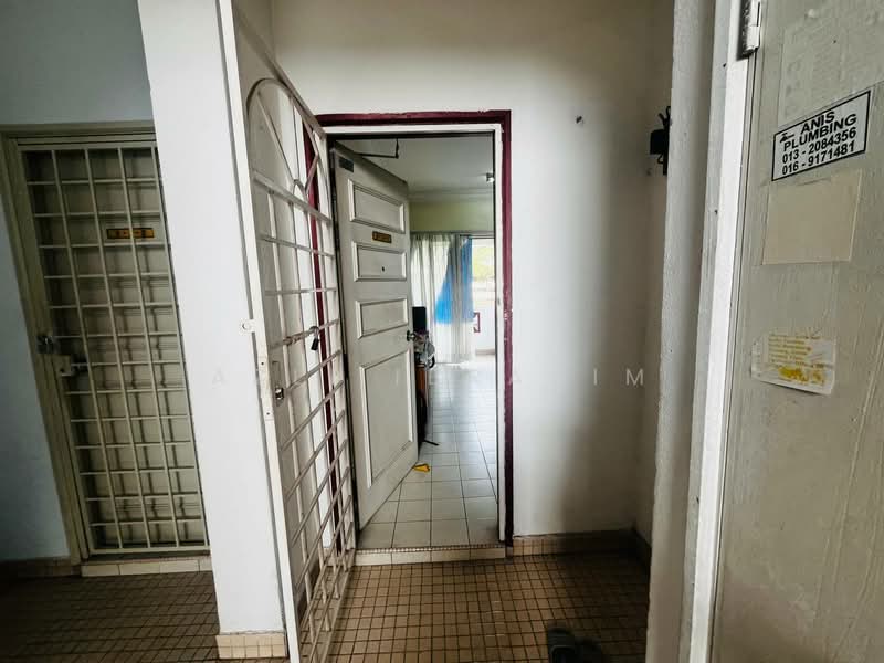Pangsapuri untuk Dijual di Kenari Apartment - Azli Ibrahim - Entrance - PropertyGuru.com.my