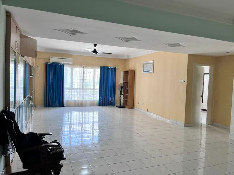 Condominium for Sale at Villa Lagenda - Marcus Lee - Living Room - PropertyGuru.com.my