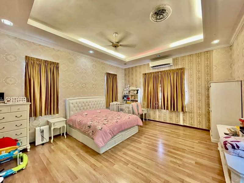 Semi-Detached House for Sale in Taman Guan Joo Seng (Jelutong) - Elaine Ooi - Bedroom - PropertyGuru.com.my