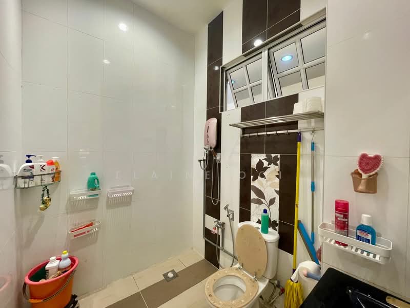 Semi-Detached House for Sale in Taman Guan Joo Seng (Jelutong) - Elaine Ooi - Bathroom - PropertyGuru.com.my