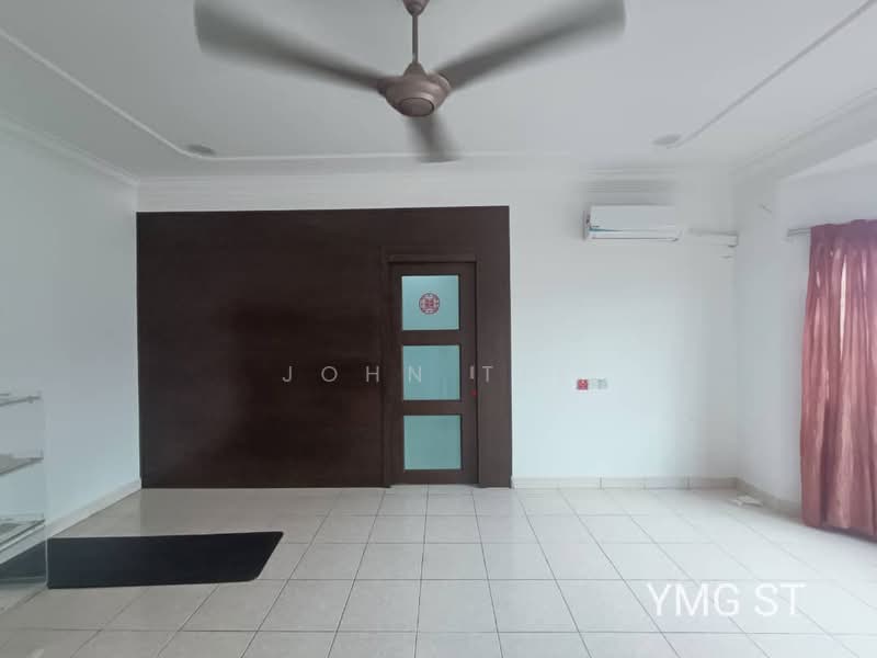 Rumah Teres 2 Tingkat untuk Dijual di Taman Bayu Emas (Klang) - John Tee - Living Room - PropertyGuru.com.my