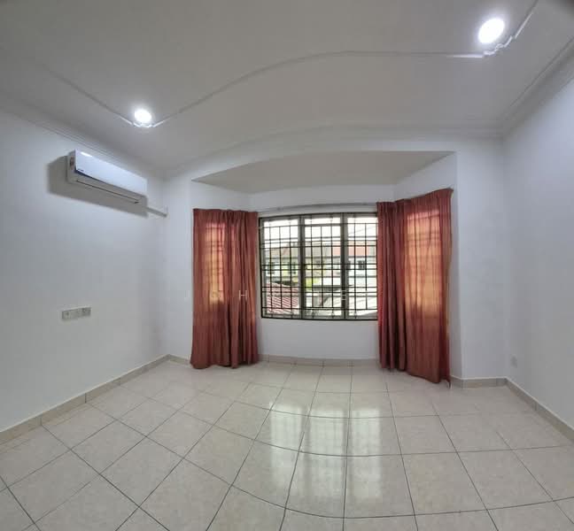 Rumah Teres 2 Tingkat untuk Dijual di Taman Bayu Emas (Klang) - John Tee - Living Room - PropertyGuru.com.my