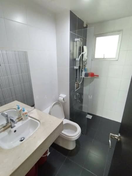Service Residence for Sale at D'Tasek Residences (Tasek Impian) - Karl Lim - Bathroom - PropertyGuru.com.my