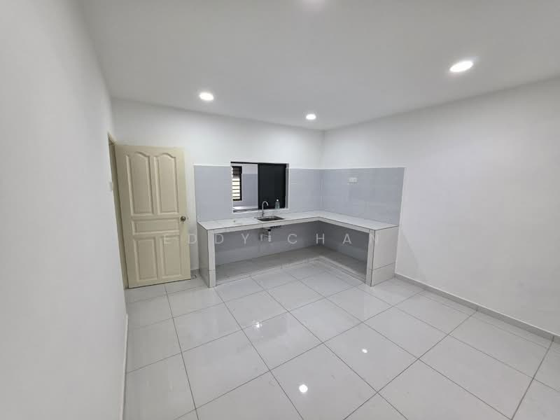 Rumah Teres 2 Tingkat untuk Dijual di Taman Bukit Mewah (Tampoi) - Eddy Chan - Kitchen - PropertyGuru.com.my