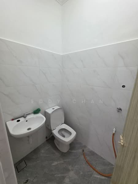 Rumah Teres 2 Tingkat untuk Dijual di Taman Bukit Mewah (Tampoi) - Eddy Chan - Bathroom - PropertyGuru.com.my
