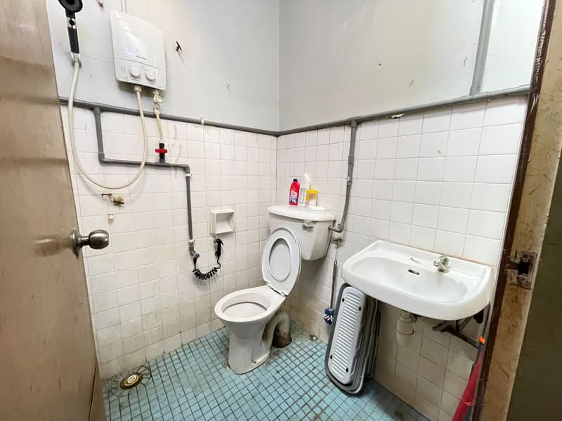 Rumah Teres 2 Tingkat untuk Dijual di Taman Bidara (Selayang) - Marcus Lee - Bathroom - PropertyGuru.com.my