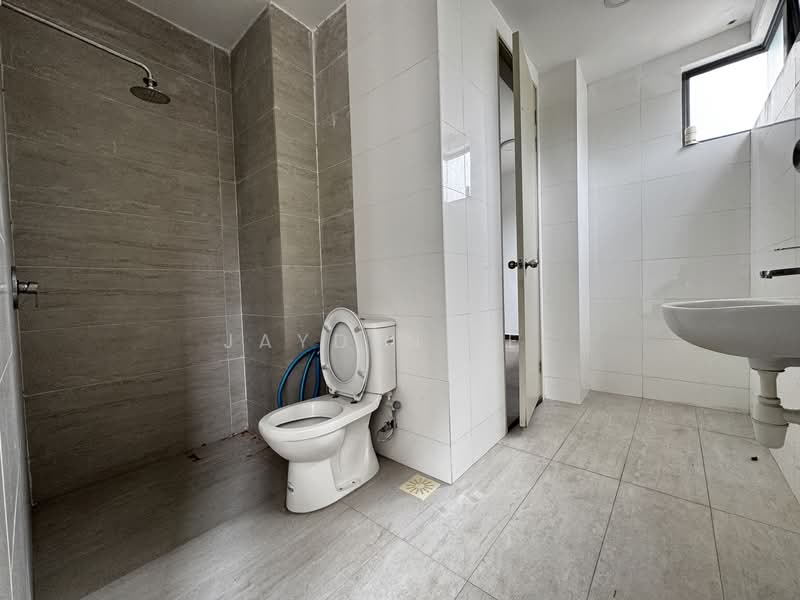 3-storey Terraced House for Sale in Kajang (Selangor) - Jayden Lee - Bathroom - PropertyGuru.com.my