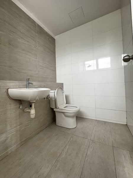 3-storey Terraced House for Sale in Kajang (Selangor) - Jayden Lee - Bathroom - PropertyGuru.com.my