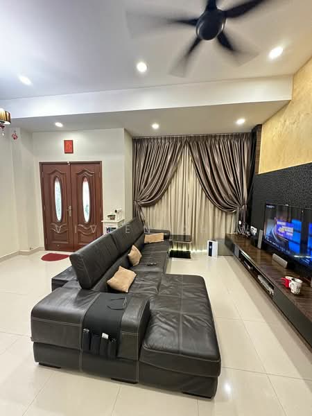 3-storey Terraced House for Sale in Jelutong (Penang) - Vivien Chew - Living Room - PropertyGuru.com.my