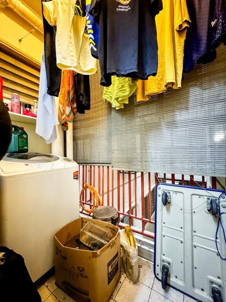 Pangsapuri untuk Dijual di Pangsapuri Permai Puteri - Azli Ibrahim - Balcony - PropertyGuru.com.my