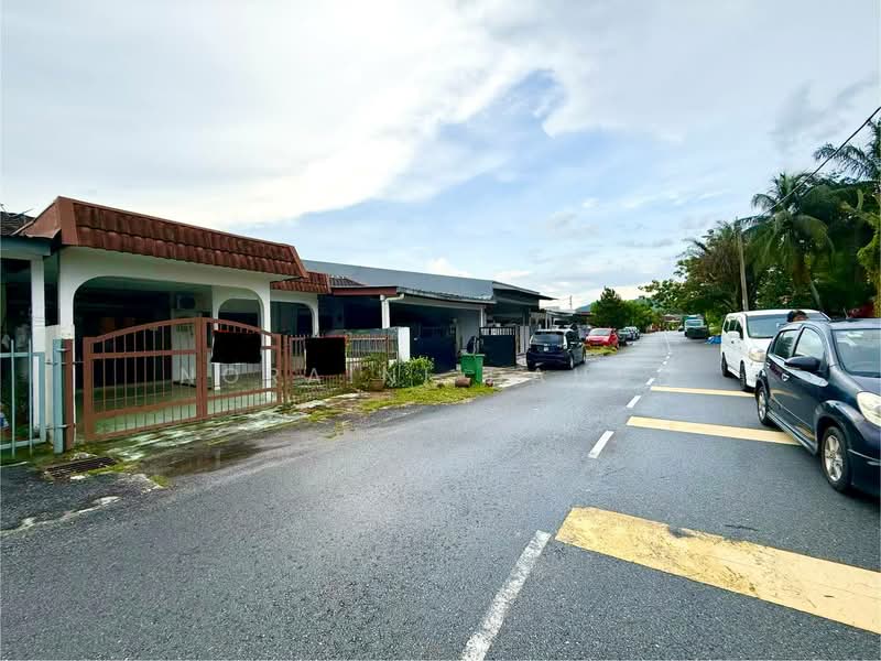 1-storey Terraced House for Sale in Taman Sungai Jelok (Kajang) - Noraini Dahan - Exterior - PropertyGuru.com.my