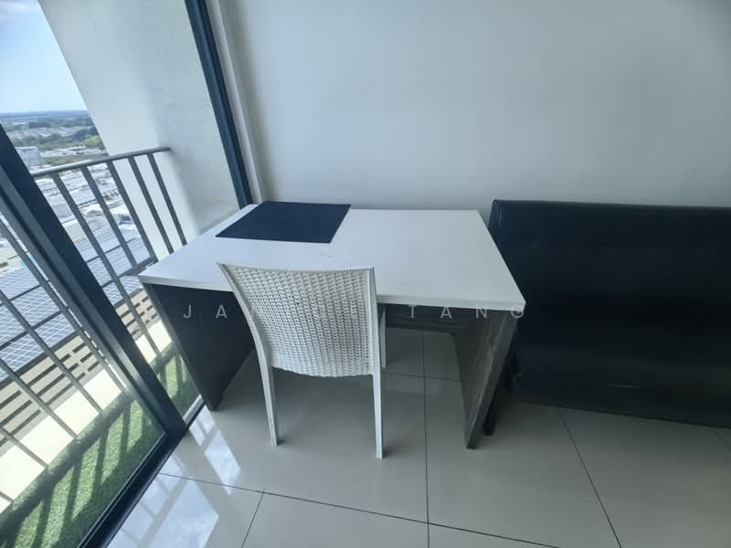 Servis Apartment untuk Dijual di Trefoil - Janice Tang - Balcony - PropertyGuru.com.my