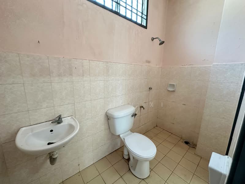 Rumah Teres 1.5 Tingkat untuk Dijual di Bandar Putra (Kulai) - NG ZEN XI - Bathroom - PropertyGuru.com.my