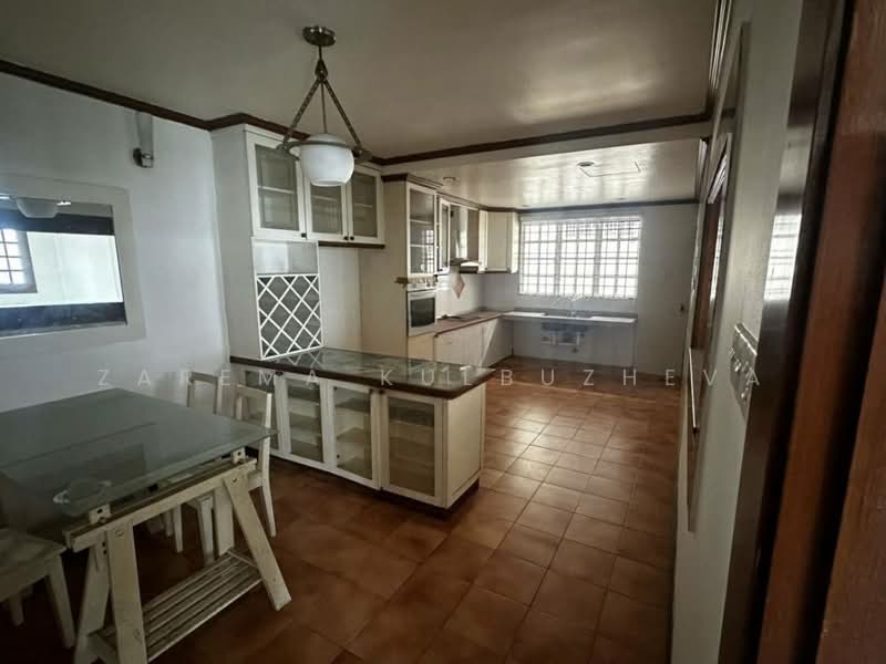 2.5-storey Terraced House for Sale in Petaling Jaya (Selangor) - Zarema Kulbuzheva - Kitchen - PropertyGuru.com.my