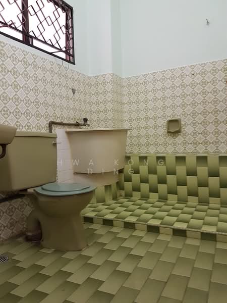Rumah Teres 2 Tingkat untuk Disewa di Taman Megah (Petaling Jaya) - Hwa Kong Ding - Bathroom - PropertyGuru.com.my