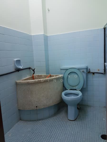 Rumah Teres 2 Tingkat untuk Disewa di Taman Megah (Petaling Jaya) - Hwa Kong Ding - Bathroom - PropertyGuru.com.my