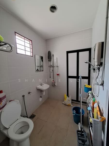 Rumah Teres 2 Tingkat untuk Dijual di Bandar Puteri Puchong (Puchong) - Shanice Low - Bathroom - PropertyGuru.com.my