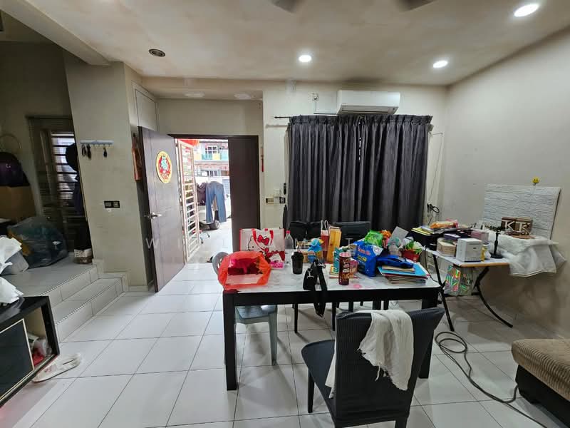 2-storey Terraced House for Sale in Taman Setia Indah (Tebrau) - William Tay - Living Room - PropertyGuru.com.my