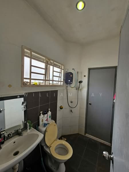 2-storey Terraced House for Sale in Taman Setia Indah (Tebrau) - William Tay - Bathroom - PropertyGuru.com.my