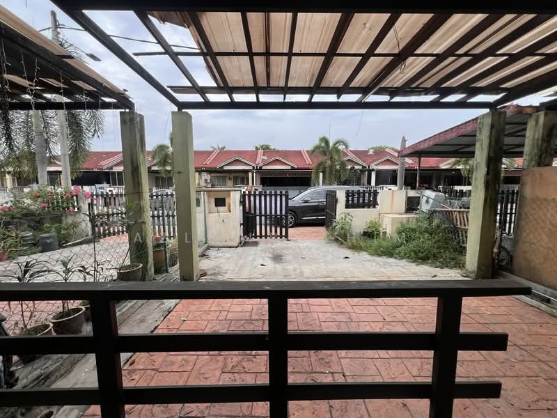 1-storey Terraced House for Sale in Klang (Selangor) - Azli Ibrahim - Exterior - PropertyGuru.com.my