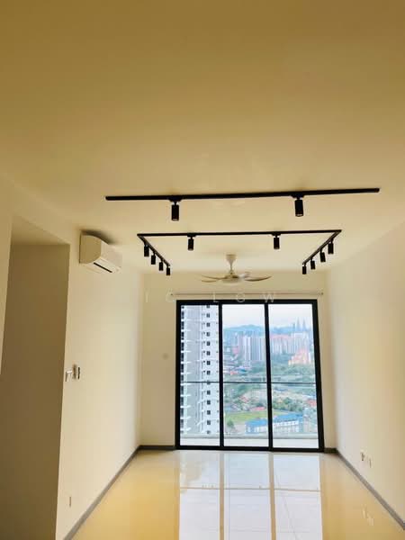 Servis Apartment untuk Disewa di United Point (Residensi Berpadu) - Nic Low - Living Room - PropertyGuru.com.my