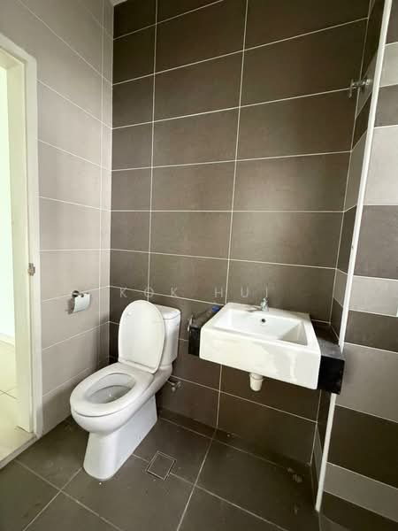 Rumah Teres 2 Tingkat untuk Dijual di Taman Desa Tebrau (Tebrau) - Kok Hui - Bathroom - PropertyGuru.com.my