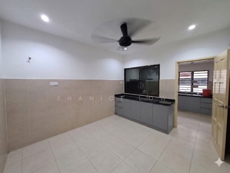 2.5-storey Terraced House for Sale in Bandar Puteri Puchong (Puchong) - Shanice Low - Kitchen - PropertyGuru.com.my