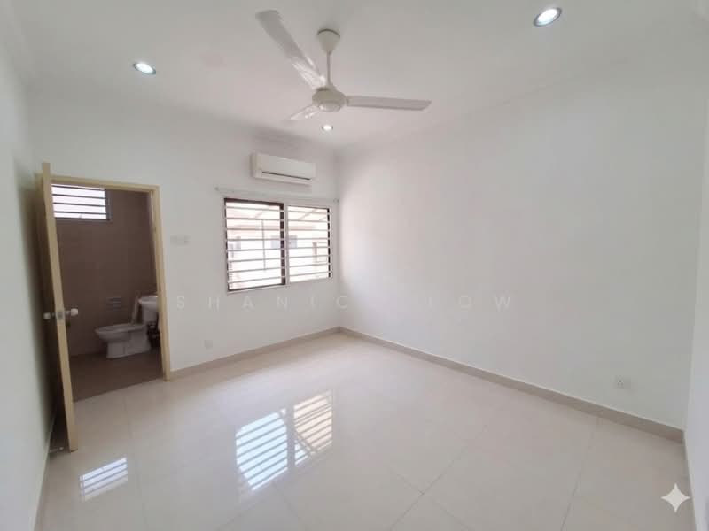 2.5-storey Terraced House for Sale in Bandar Puteri Puchong (Puchong) - Shanice Low - Bathroom - PropertyGuru.com.my