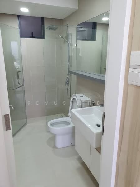 Servis Apartment untuk Dijual di United Point (Residensi Berpadu) - Remus Chen - Bathroom - PropertyGuru.com.my