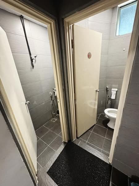 Shop / Office for Rent in Taipan Business Centre (Subang Jaya) - Najah Kadir - Bathroom - PropertyGuru.com.my
