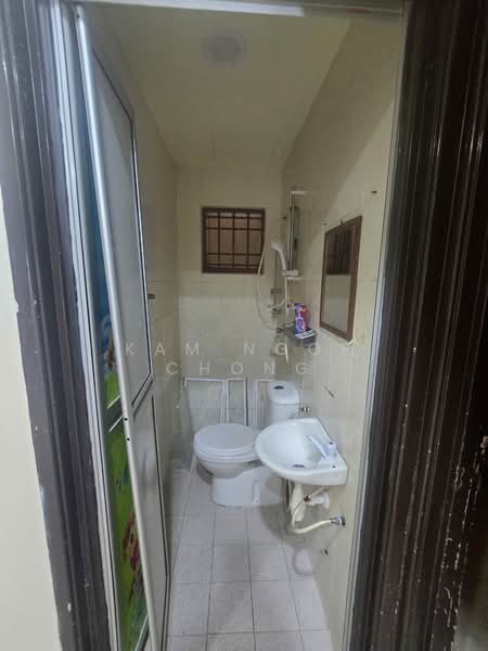 Apartment for Rent at Pandan Court - Kam Ngor Chong - Bathroom - PropertyGuru.com.my