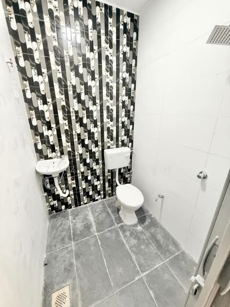 1-storey Terraced House for Sale in Nilai (Negeri Sembilan) - Azizirrahim . - Bathroom - PropertyGuru.com.my
