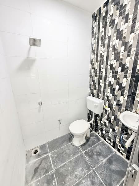 1-storey Terraced House for Sale in Nilai (Negeri Sembilan) - Azizirrahim . - Bathroom - PropertyGuru.com.my