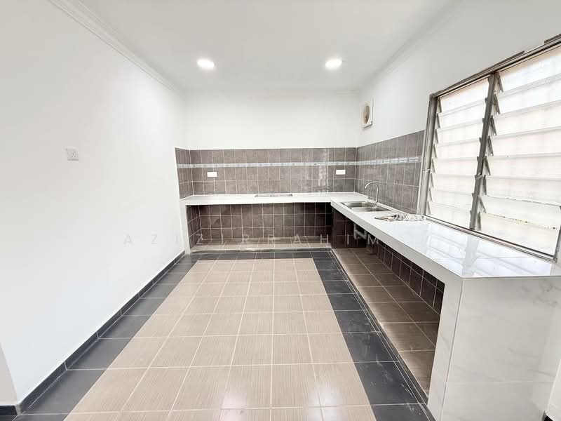 1-storey Terraced House for Sale in Nilai (Negeri Sembilan) - Azizirrahim . - Kitchen - PropertyGuru.com.my