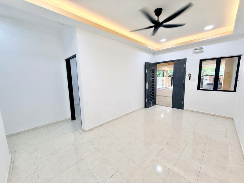 1-storey Terraced House for Sale in Nilai (Negeri Sembilan) - Azizirrahim . - Living Room - PropertyGuru.com.my