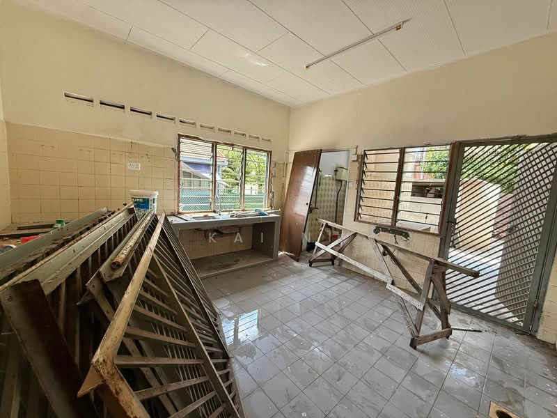 1-storey Terraced House for Sale in Permas Jaya (Johor) - Kai Ni - Kitchen - PropertyGuru.com.my